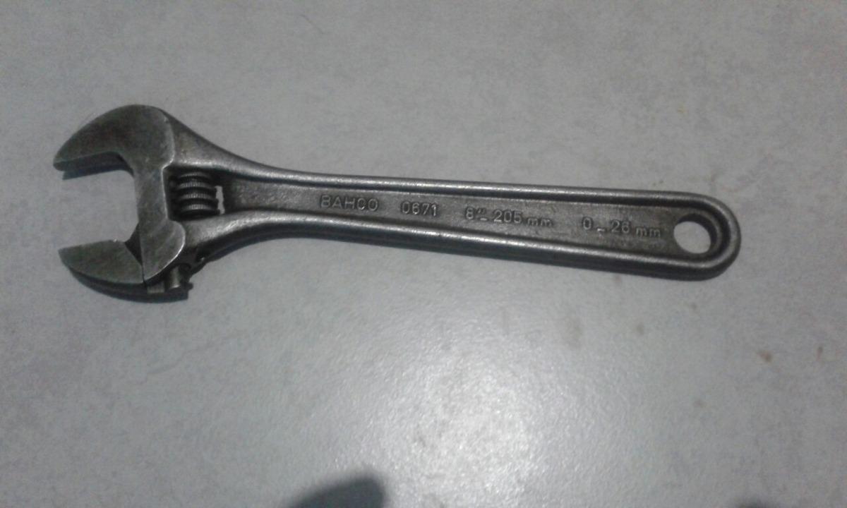 1) Llave ajustable para tuerca